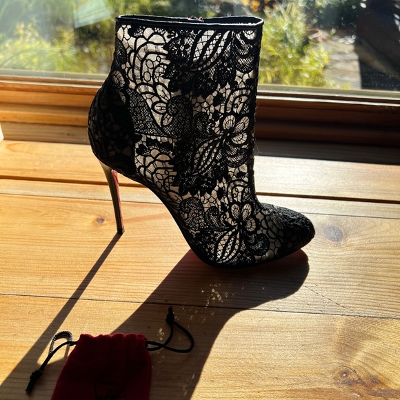 Louboutin boots. - Picture 6 of 11